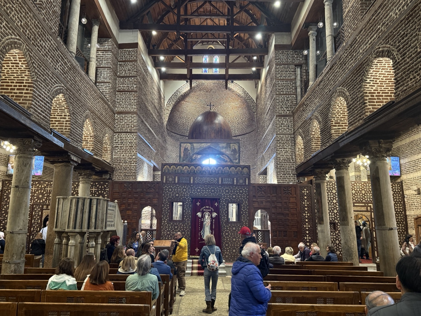 阿布塞尔加教堂中殿内景